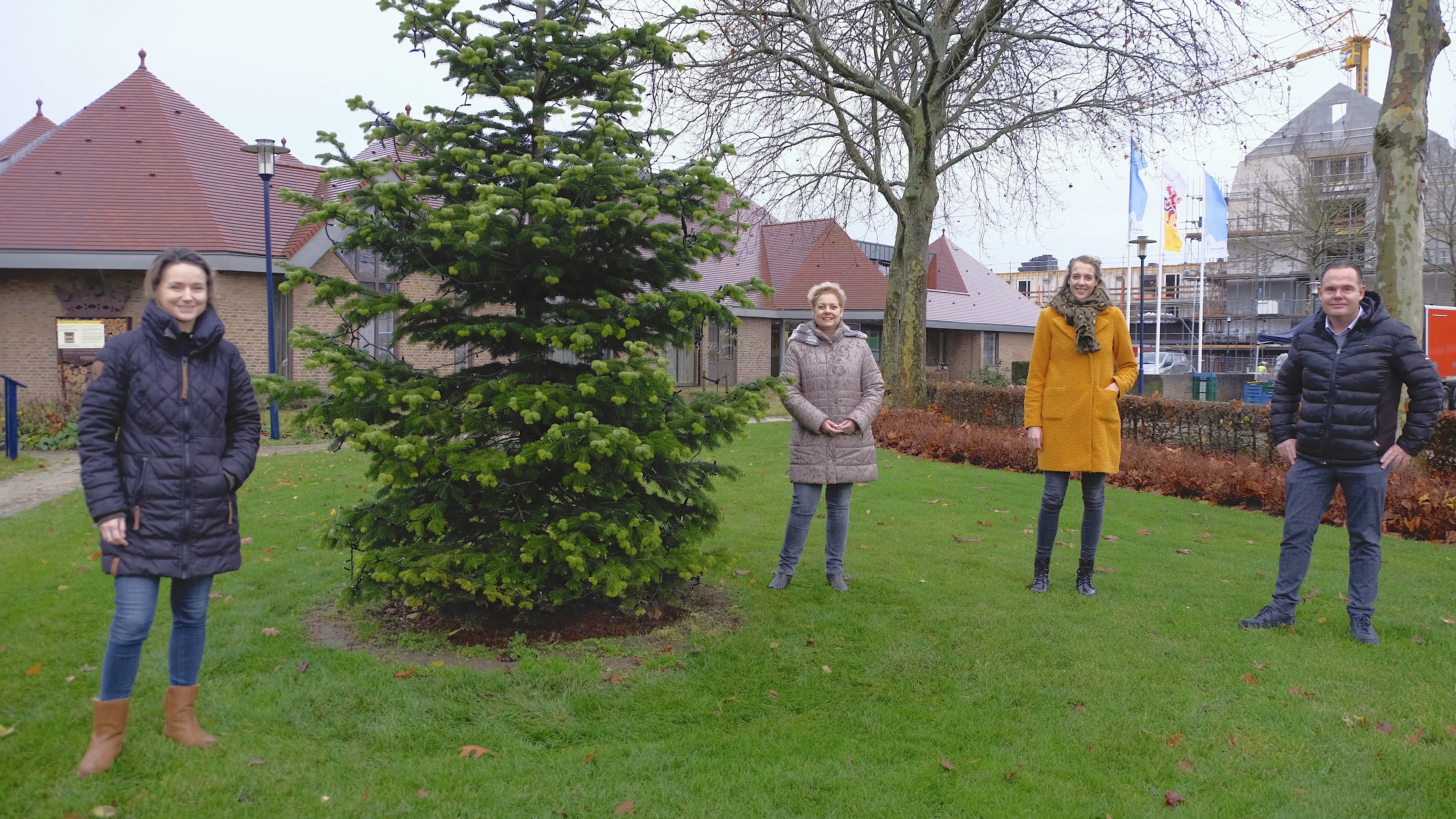 De buurtboom die zorgt voor sfeer en saamhorigheid wordt langzaamaan een traditie in de gemeente Ned